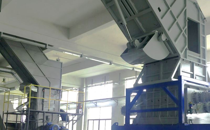 四軸冰箱破碎機-現(xiàn)場